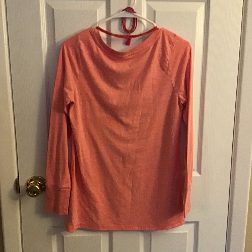 V-neck T-shirt (necklace and bracelet INCLUDED) - Picture 2 of 4